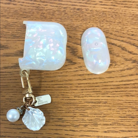 Iridescent AirPods Case with Pearl and Shell Charm - Picture 2 of 3